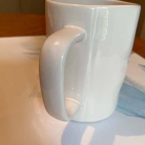 Rae Dunn “MOM” coffee mug - Picture 3 of 6